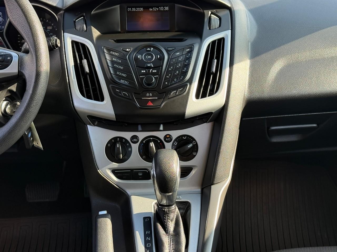 Ford Focus Vehicle Full-screen Gallery Image 14