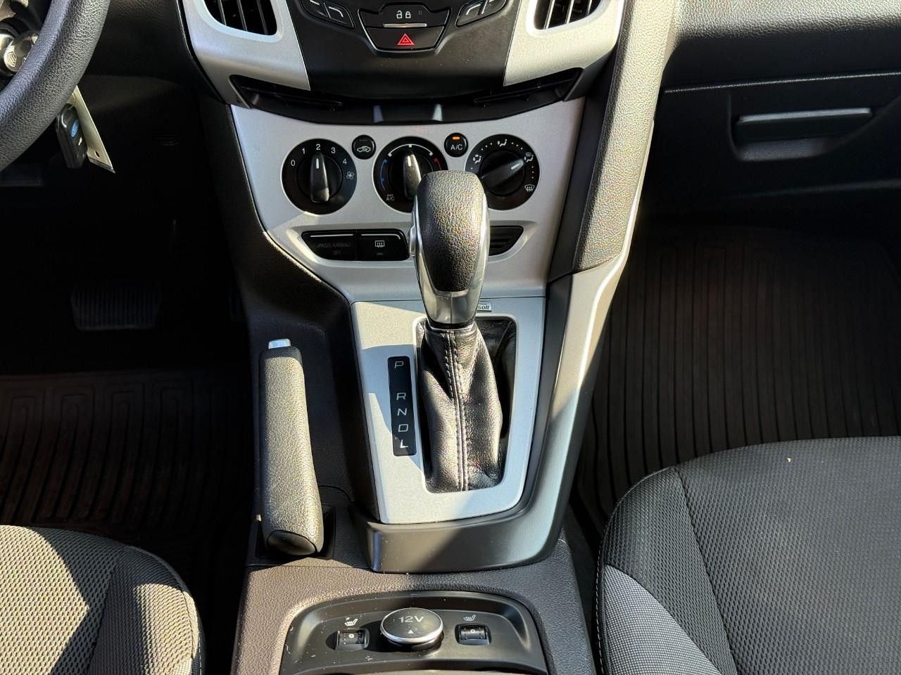 Ford Focus Vehicle Full-screen Gallery Image 15