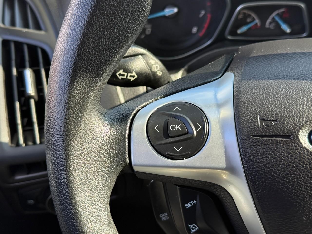 Ford Focus Vehicle Full-screen Gallery Image 18