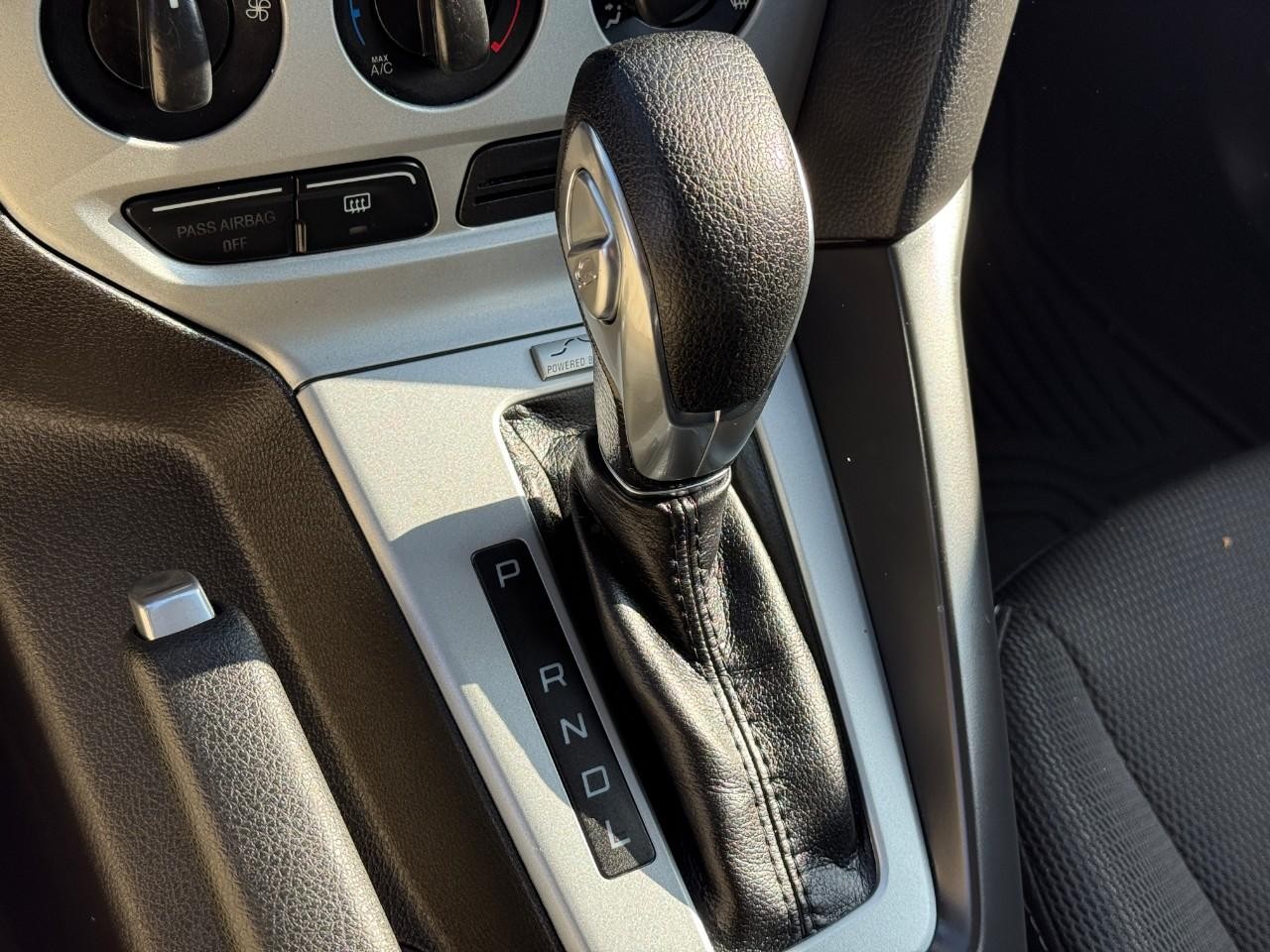 Ford Focus Vehicle Full-screen Gallery Image 22