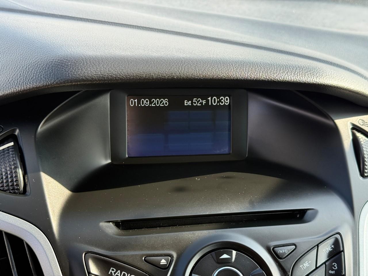 Ford Focus Vehicle Full-screen Gallery Image 23