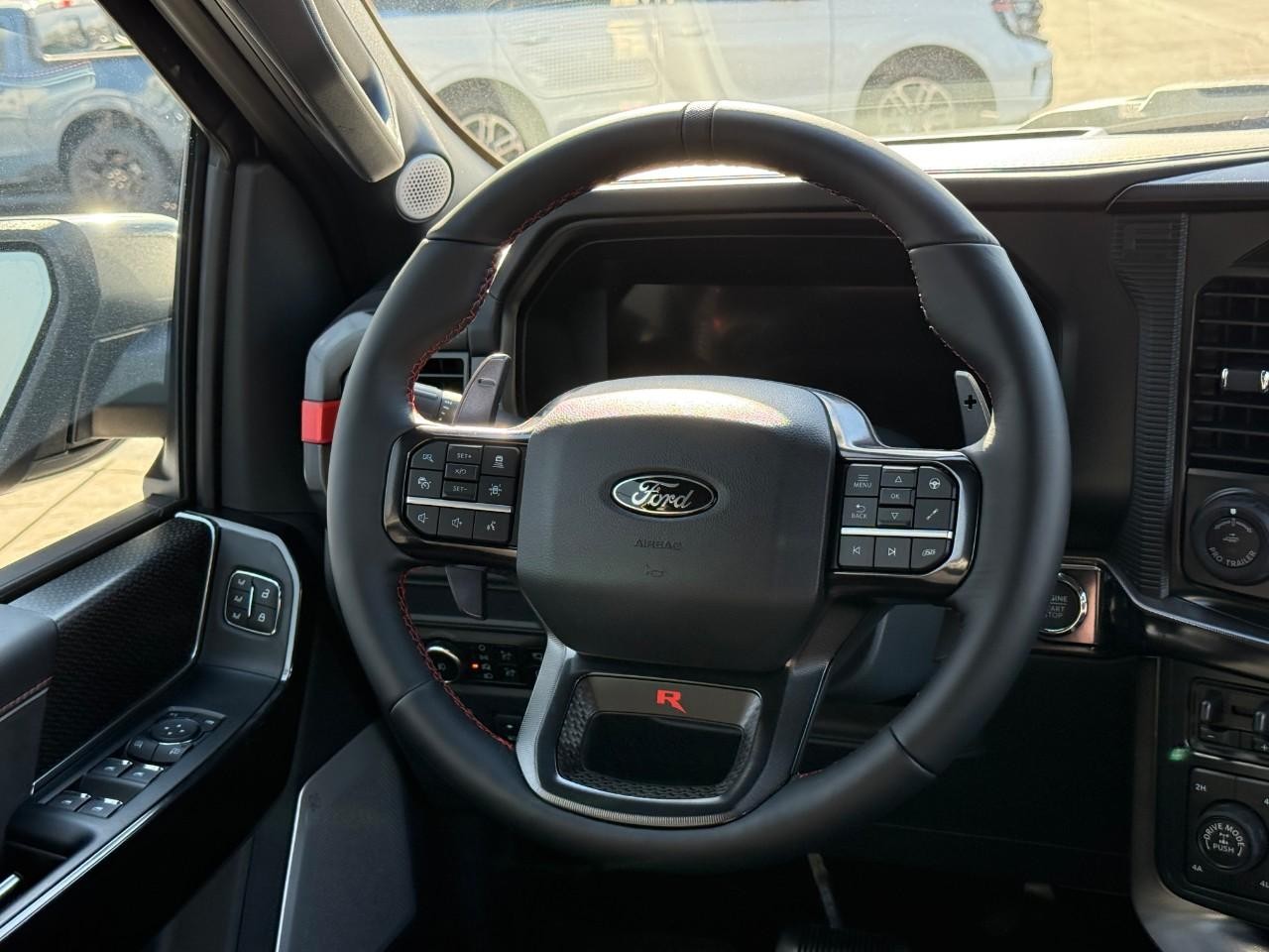 Ford F-150 Vehicle Full-screen Gallery Image 07