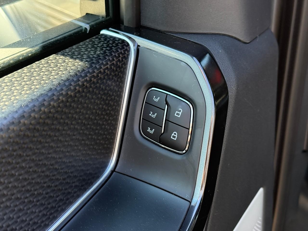 Ford F-150 Vehicle Full-screen Gallery Image 11