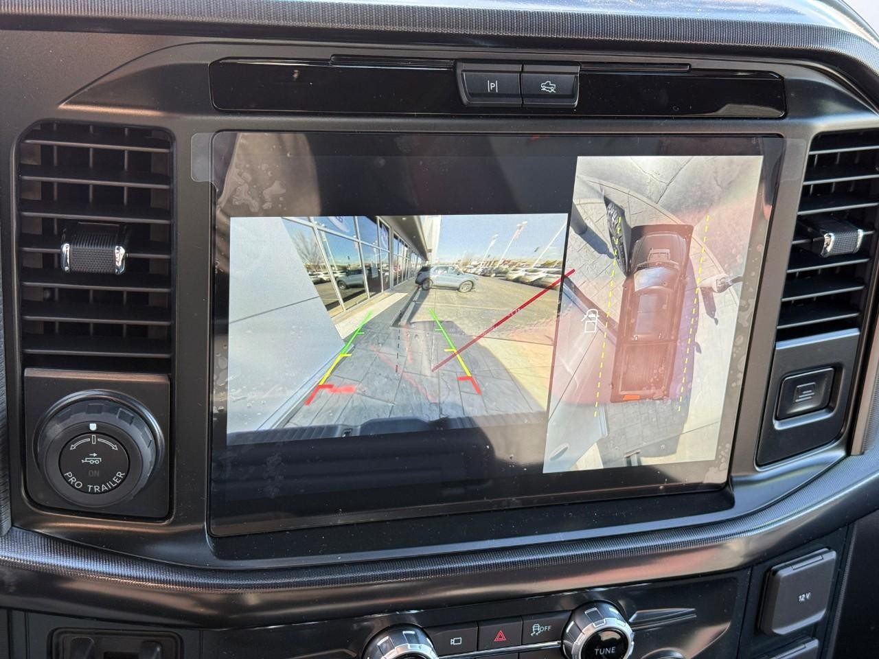 Ford F-150 Vehicle Full-screen Gallery Image 18