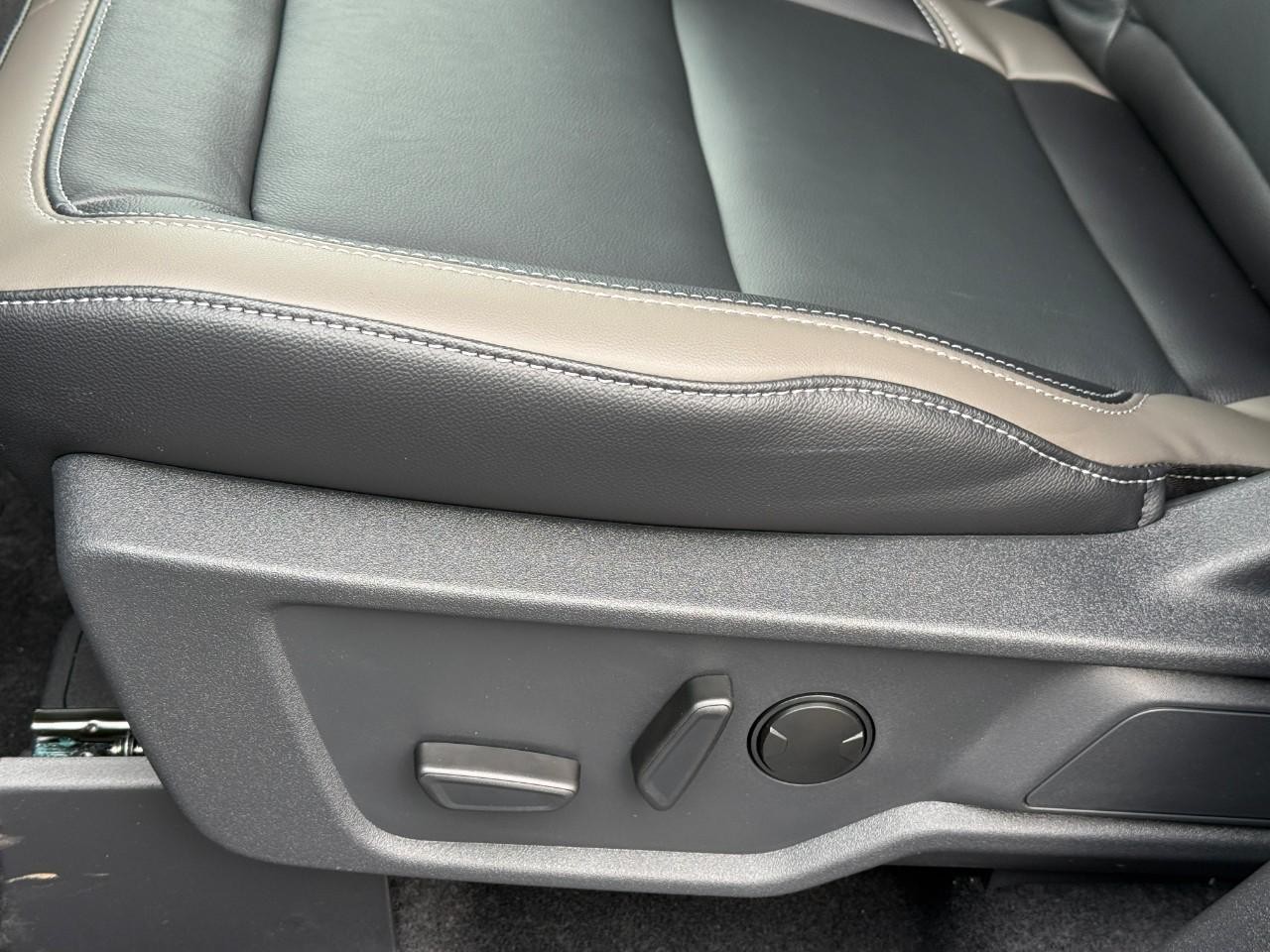 Ford Bronco Vehicle Full-screen Gallery Image 12