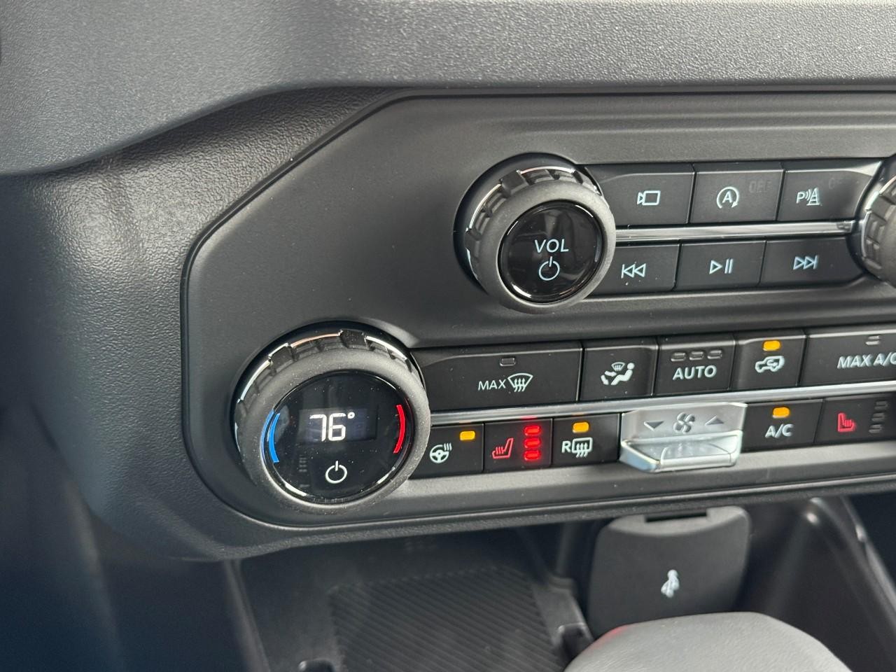 Ford Bronco Vehicle Full-screen Gallery Image 16