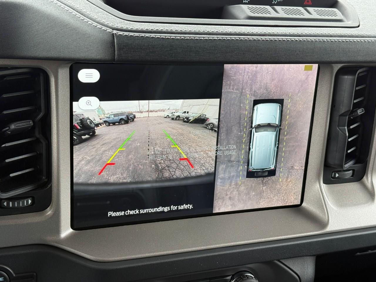 Ford Bronco Vehicle Full-screen Gallery Image 17