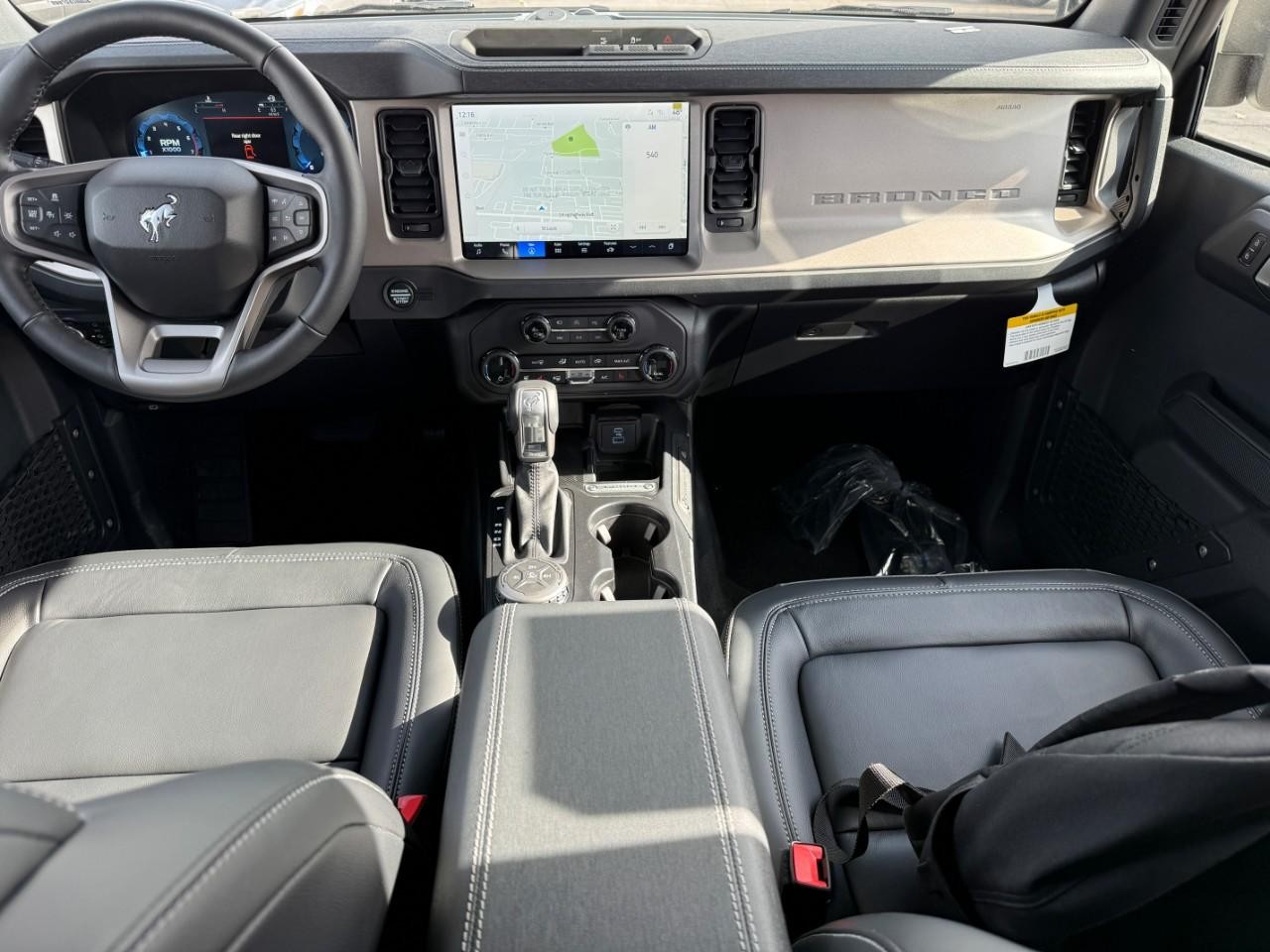 Ford Bronco Vehicle Full-screen Gallery Image 06