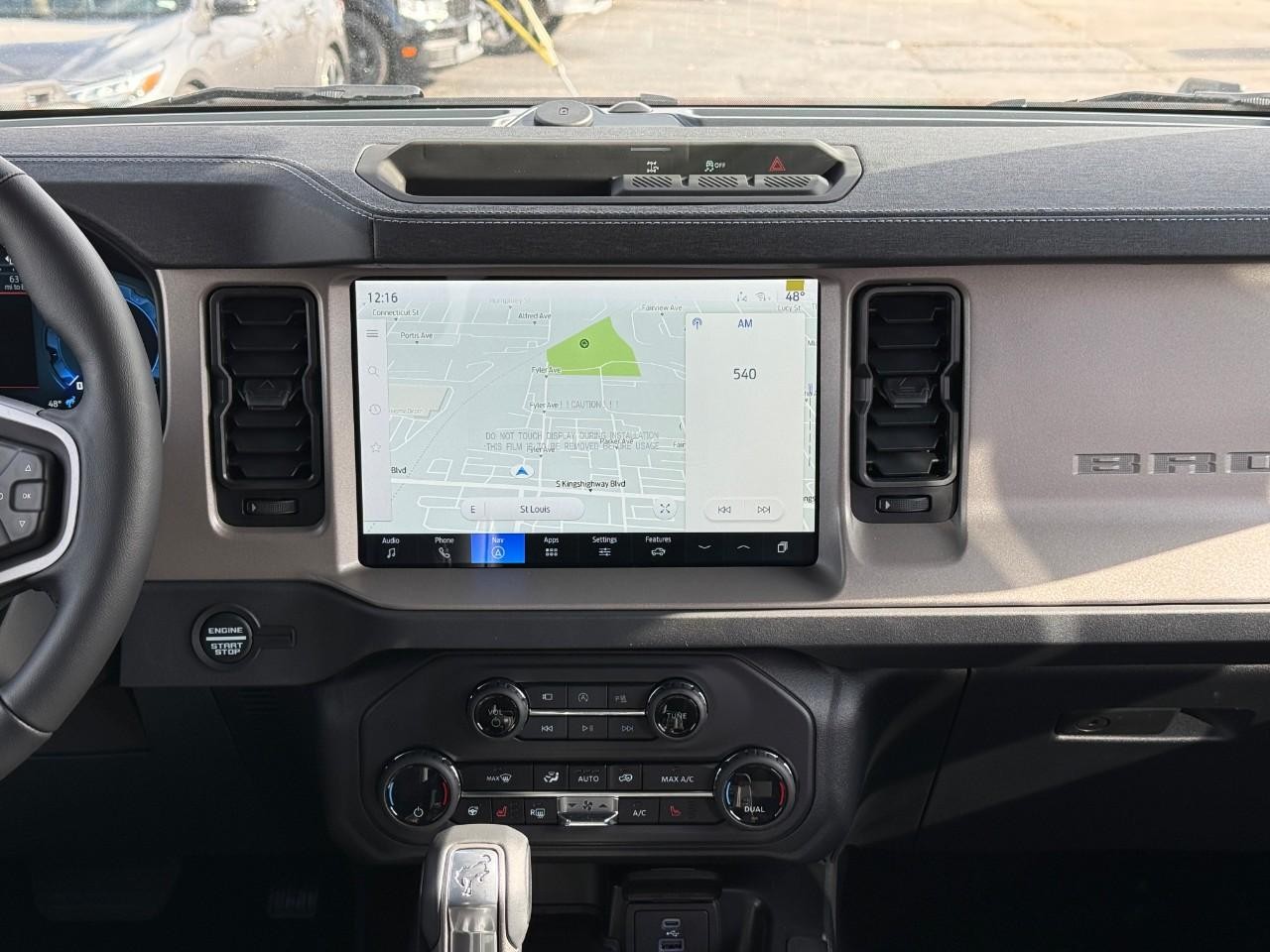 Ford Bronco Vehicle Full-screen Gallery Image 08