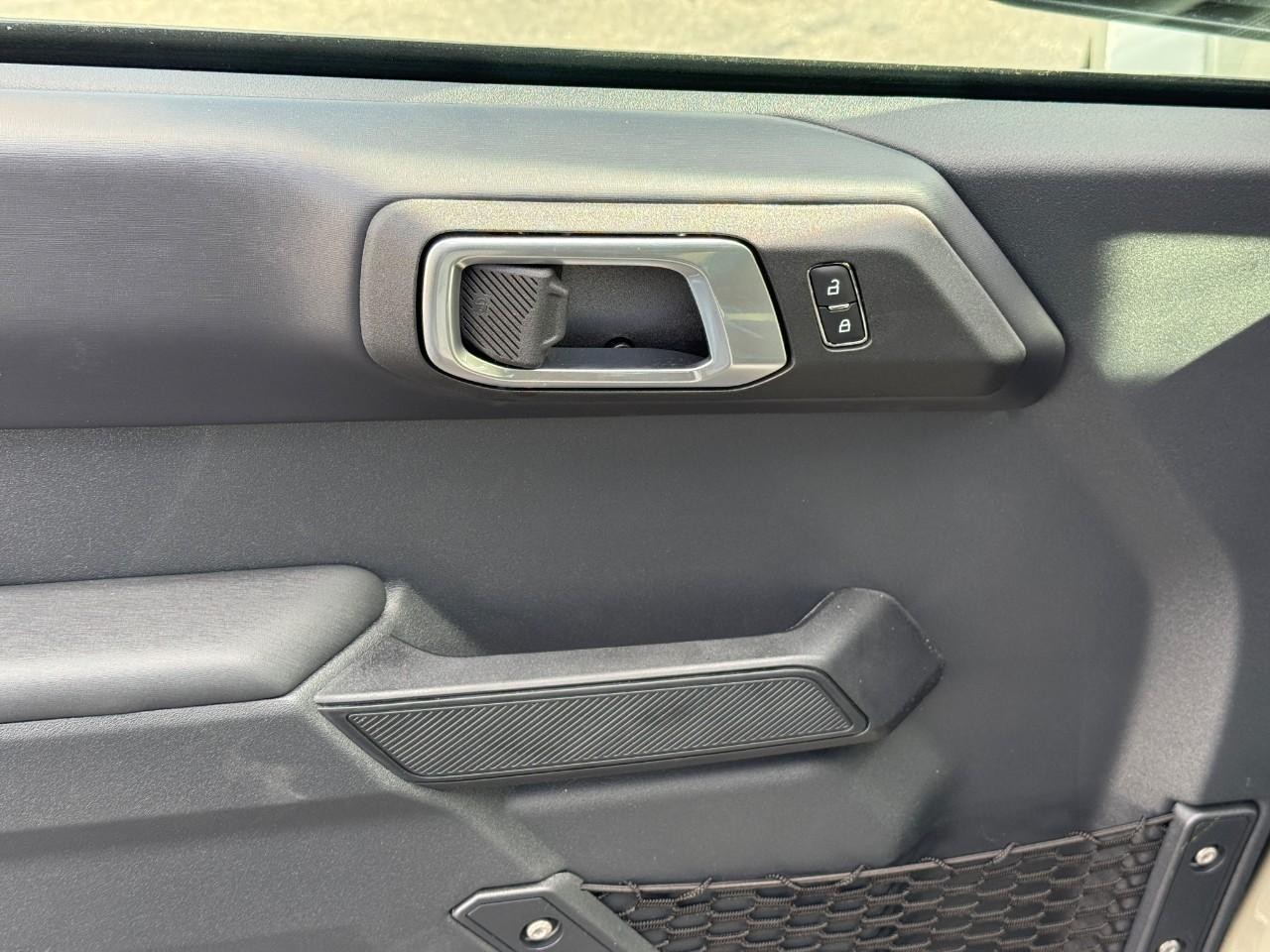 Ford Bronco Vehicle Full-screen Gallery Image 10