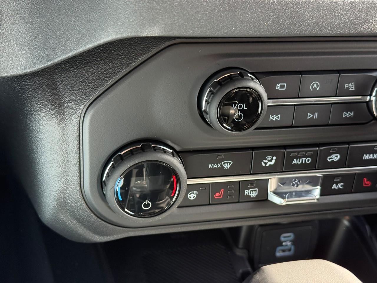 Ford Bronco Vehicle Full-screen Gallery Image 16