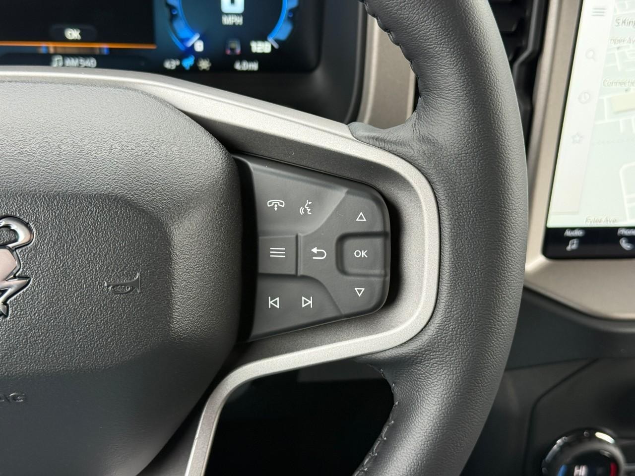 Ford Bronco Vehicle Full-screen Gallery Image 14