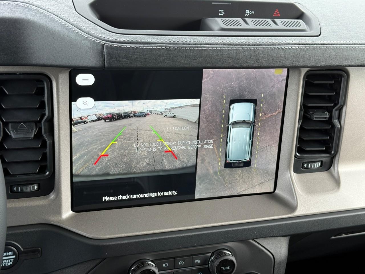 Ford Bronco Vehicle Full-screen Gallery Image 17