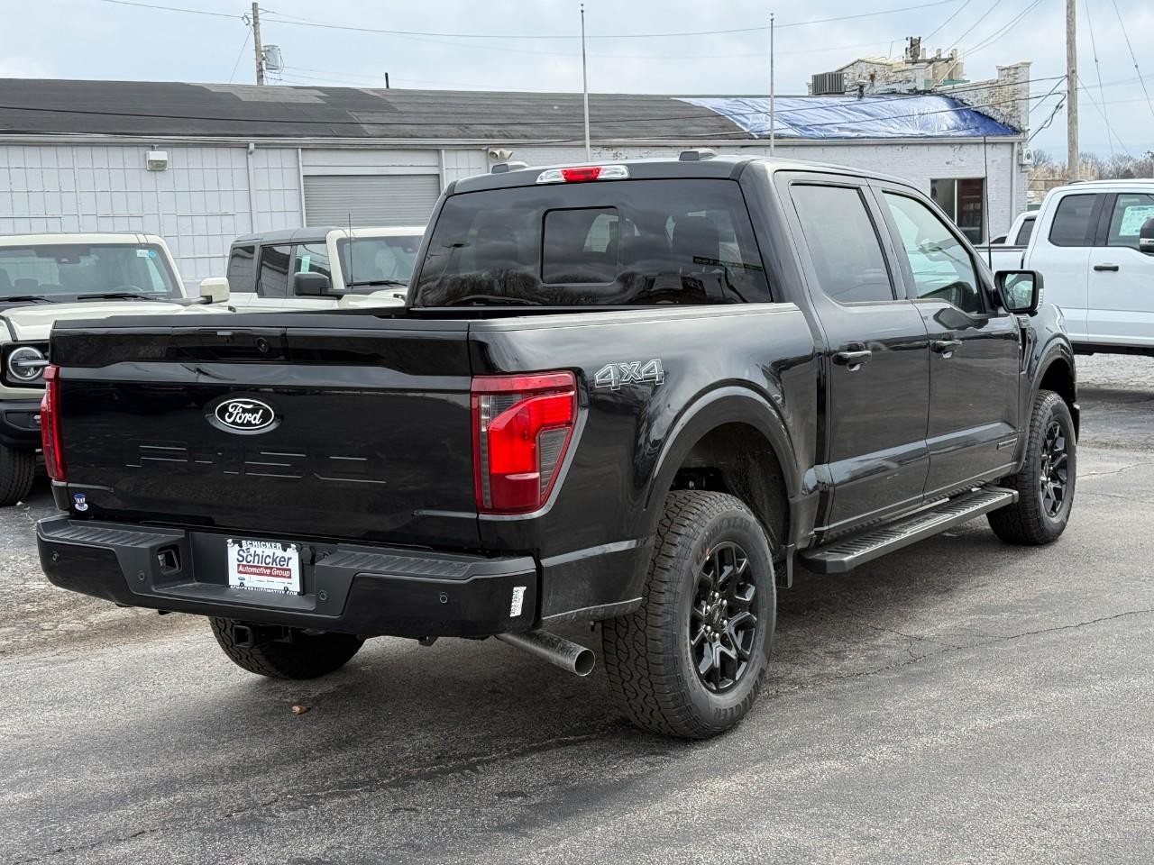 Ford F-150 Vehicle Full-screen Gallery Image 03