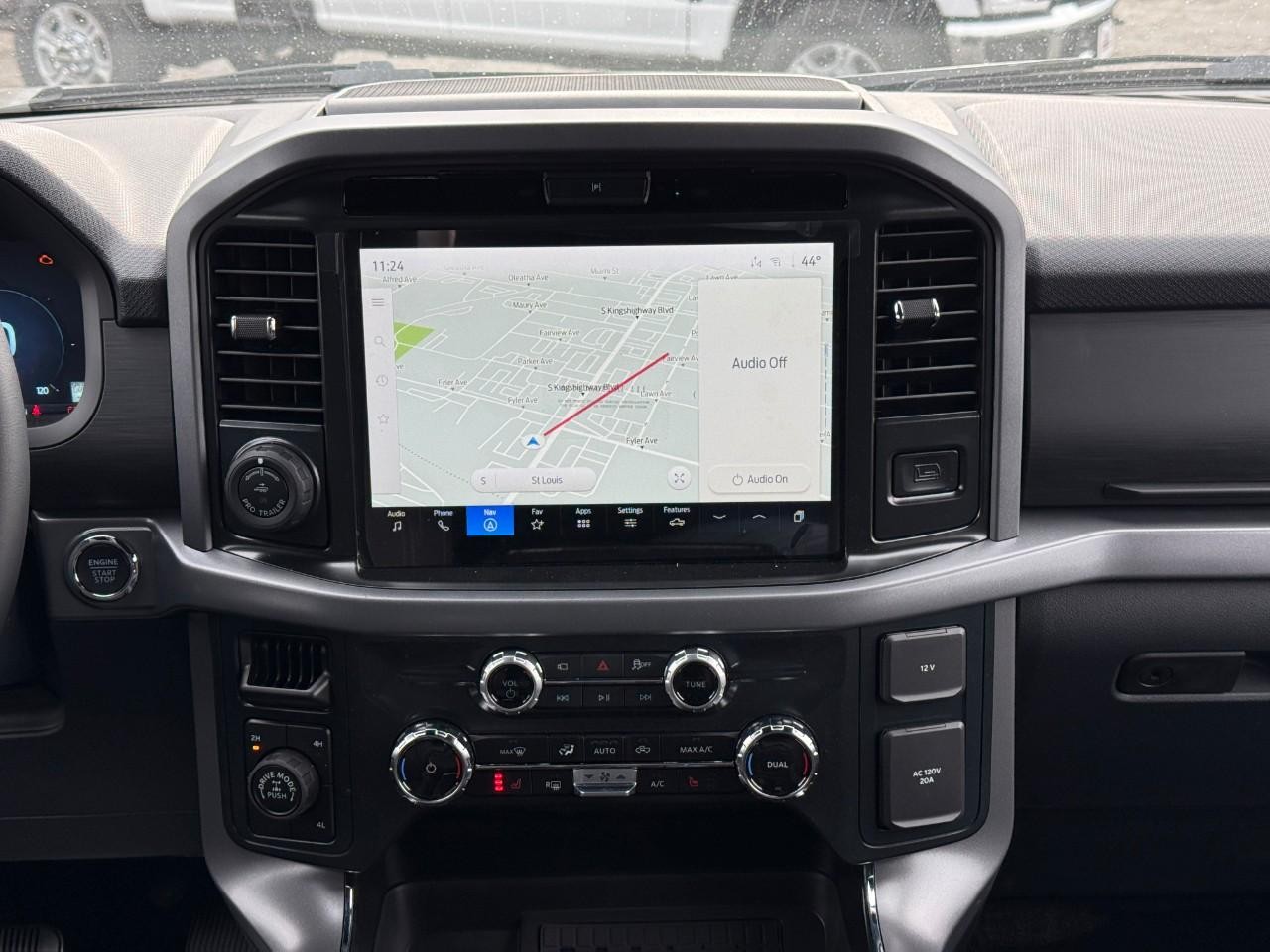 Ford F-150 Vehicle Full-screen Gallery Image 08