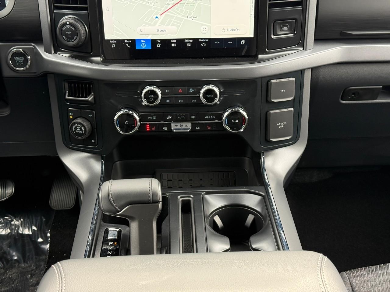 Ford F-150 Vehicle Full-screen Gallery Image 09