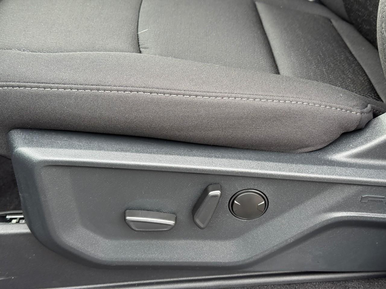 Ford F-150 Vehicle Full-screen Gallery Image 12