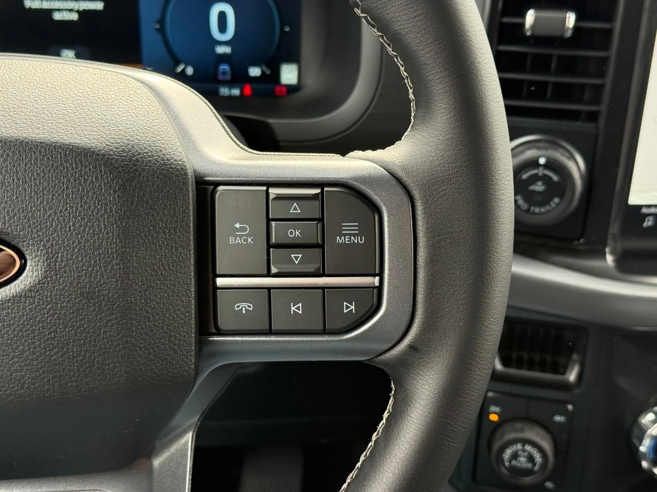 Ford F-150 Vehicle Full-screen Gallery Image 14