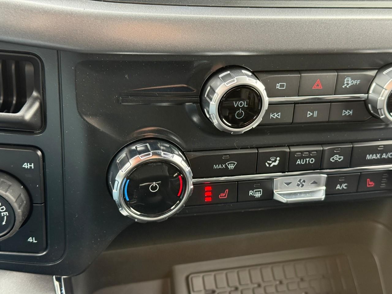 Ford F-150 Vehicle Full-screen Gallery Image 16