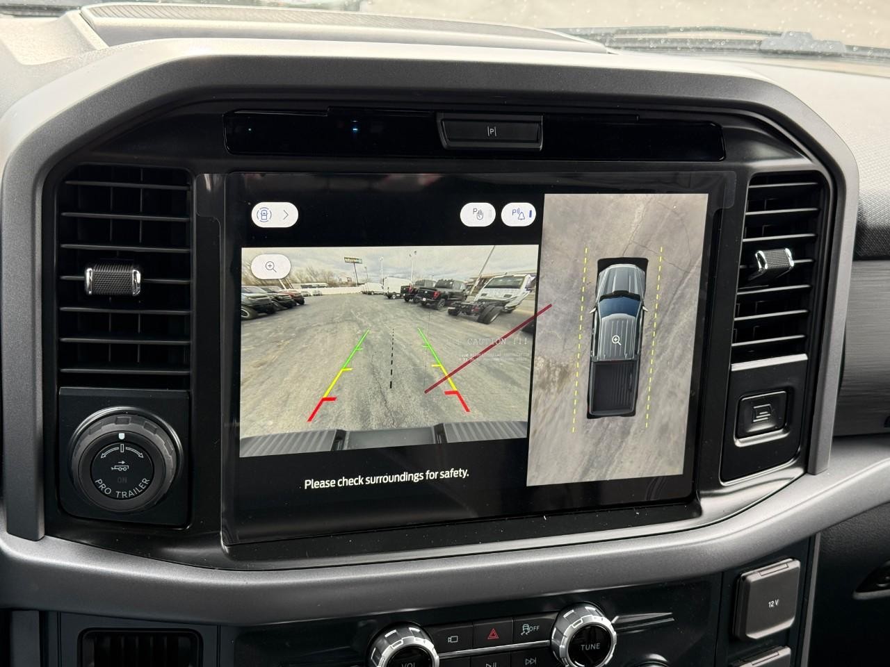 Ford F-150 Vehicle Full-screen Gallery Image 17