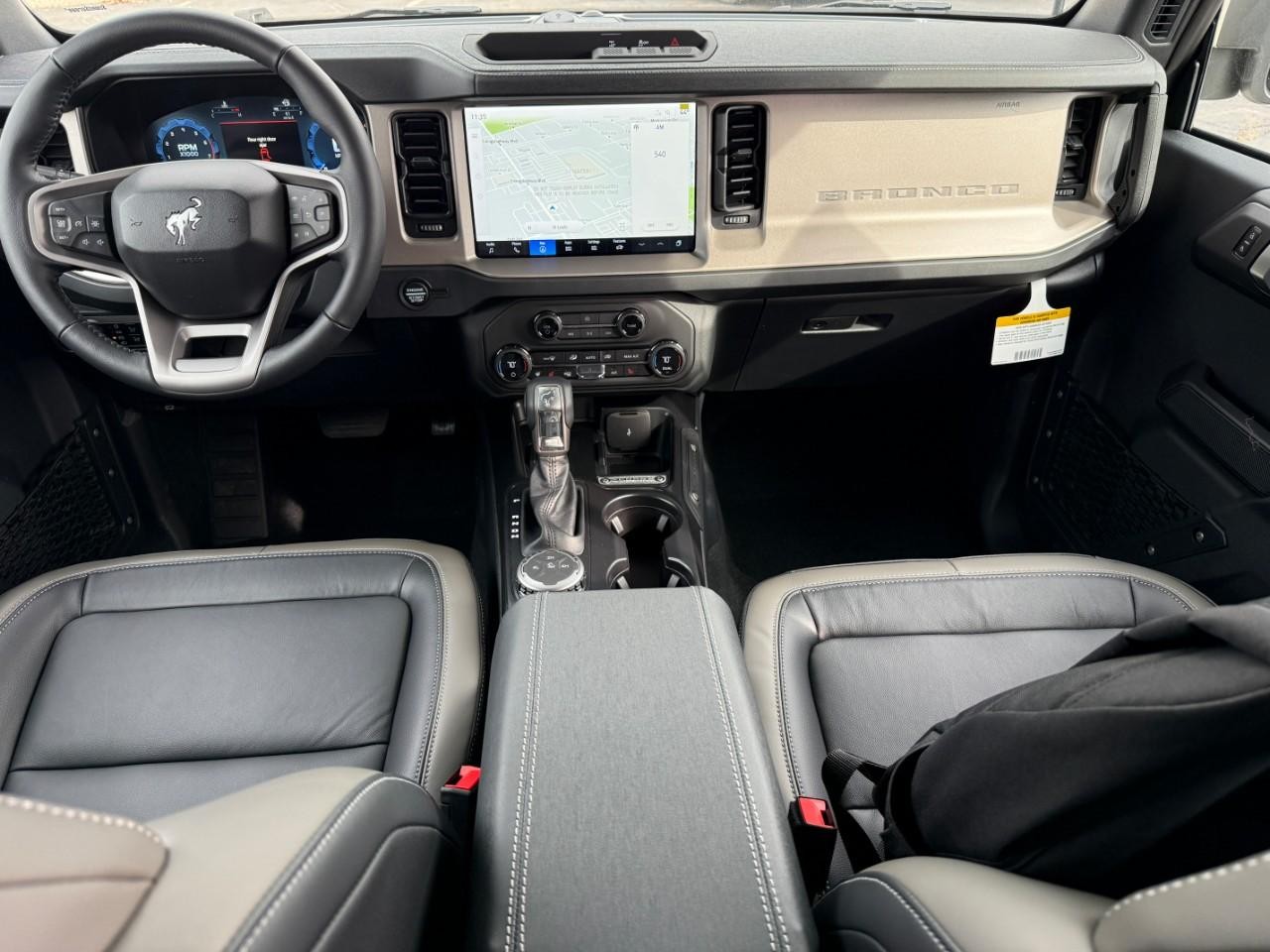 Ford Bronco Vehicle Full-screen Gallery Image 06