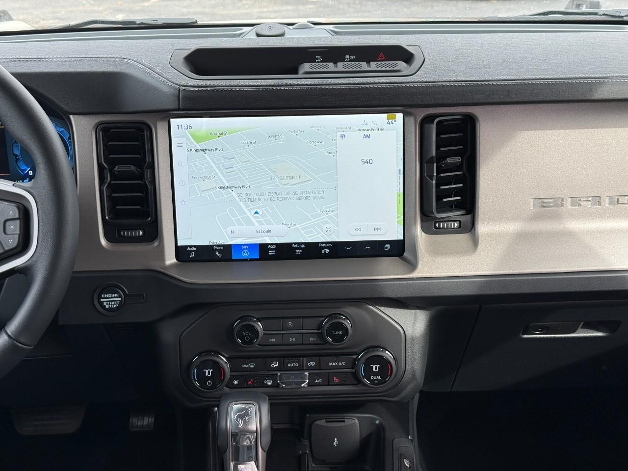 Ford Bronco Vehicle Full-screen Gallery Image 08