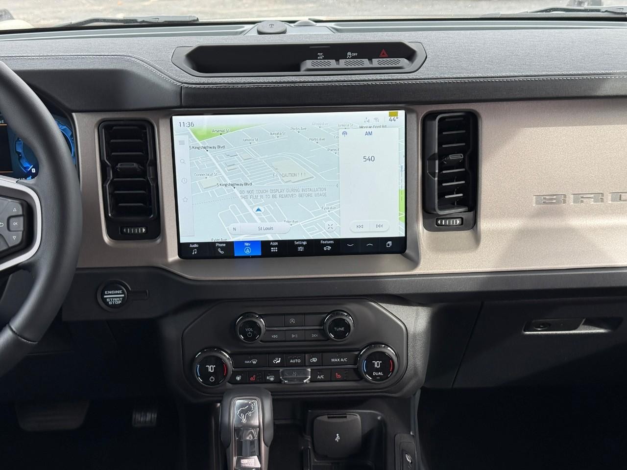 Ford Bronco Vehicle Full-screen Gallery Image 09