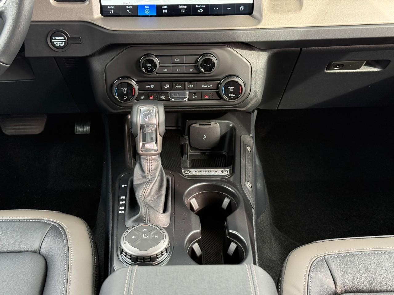 Ford Bronco Vehicle Full-screen Gallery Image 10