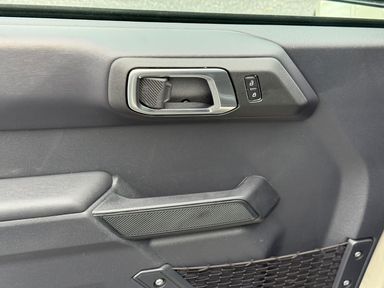 Ford Bronco Vehicle Full-screen Gallery Image 11