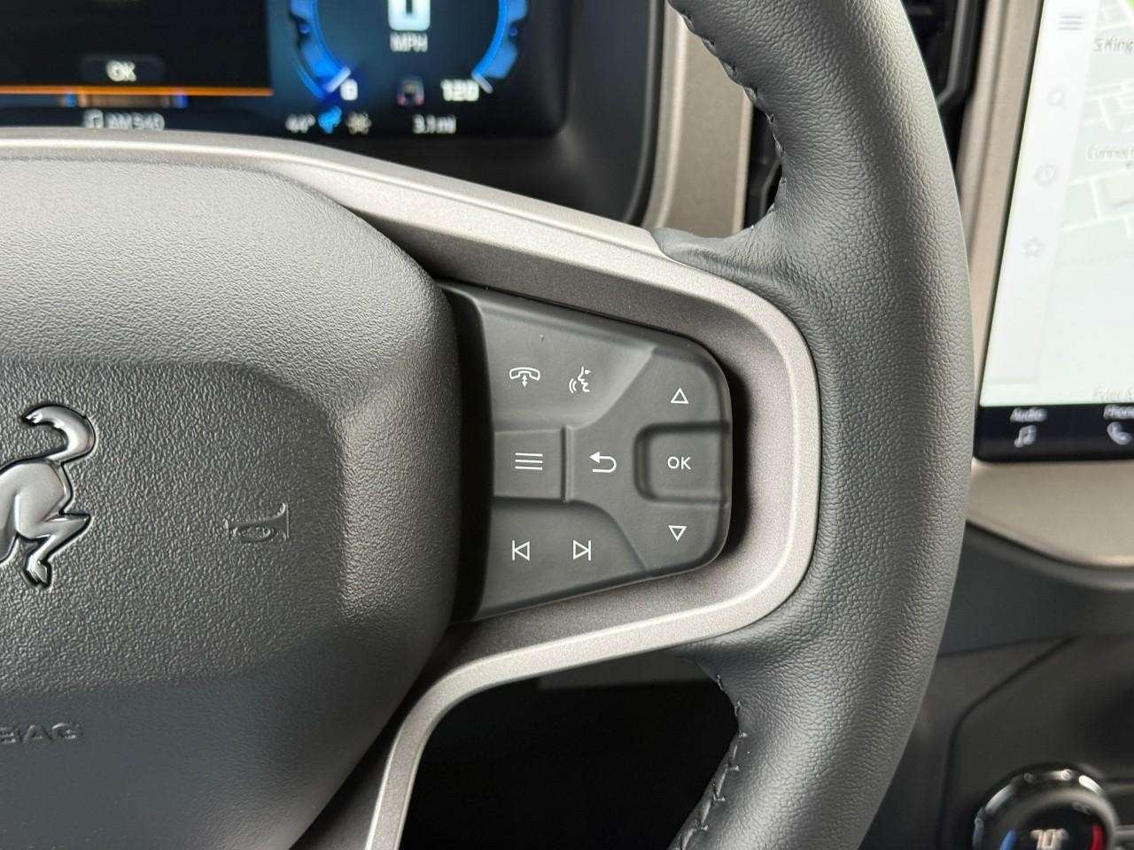 Ford Bronco Vehicle Full-screen Gallery Image 15