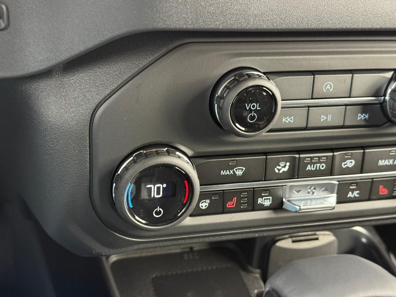 Ford Bronco Vehicle Full-screen Gallery Image 17