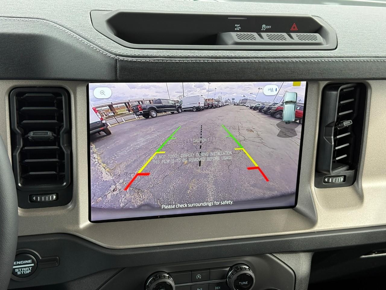 Ford Bronco Vehicle Full-screen Gallery Image 18