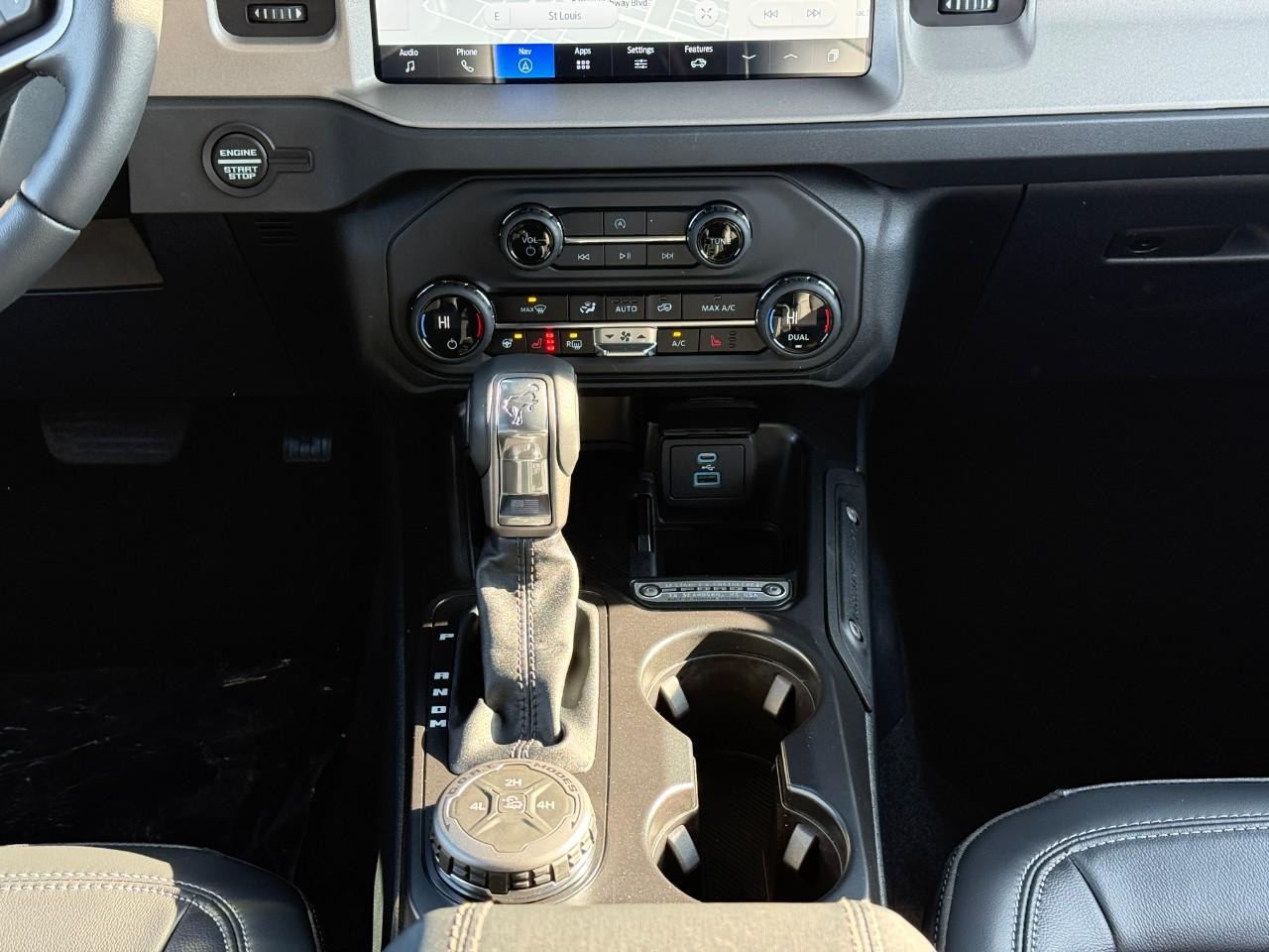 Ford Bronco Vehicle Full-screen Gallery Image 10