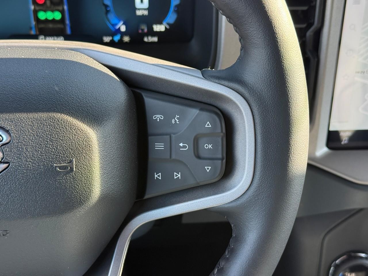 Ford Bronco Vehicle Full-screen Gallery Image 15