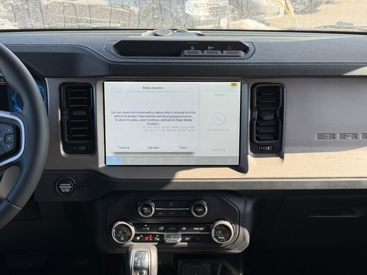 Ford Bronco Vehicle Full-screen Gallery Image 08