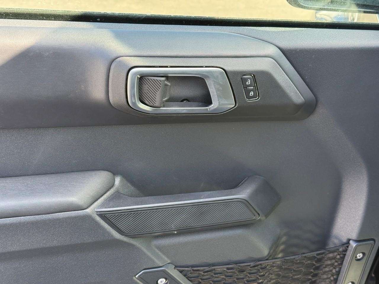 Ford Bronco Vehicle Full-screen Gallery Image 10