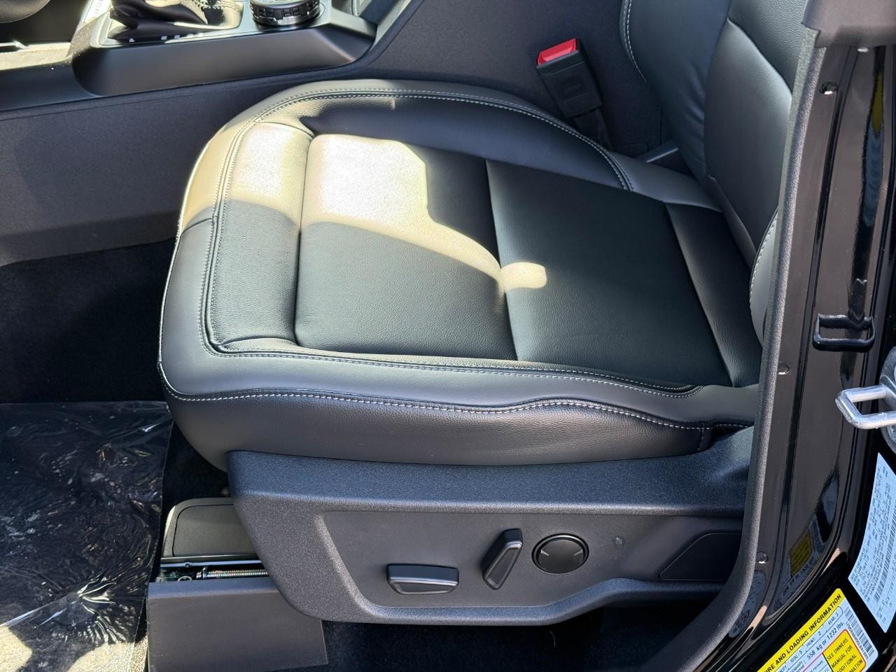 Ford Bronco Vehicle Full-screen Gallery Image 11