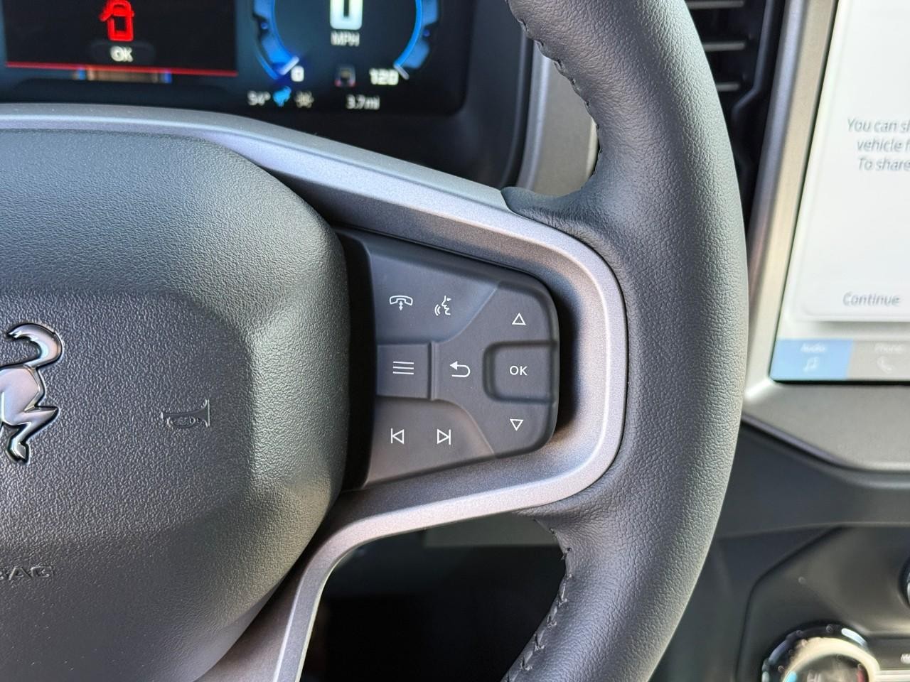 Ford Bronco Vehicle Full-screen Gallery Image 14