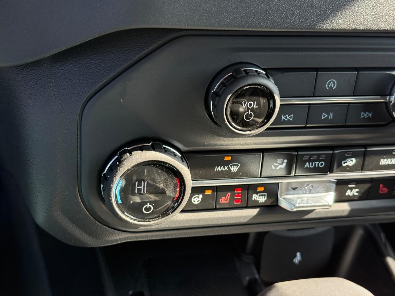 Ford Bronco Vehicle Full-screen Gallery Image 16