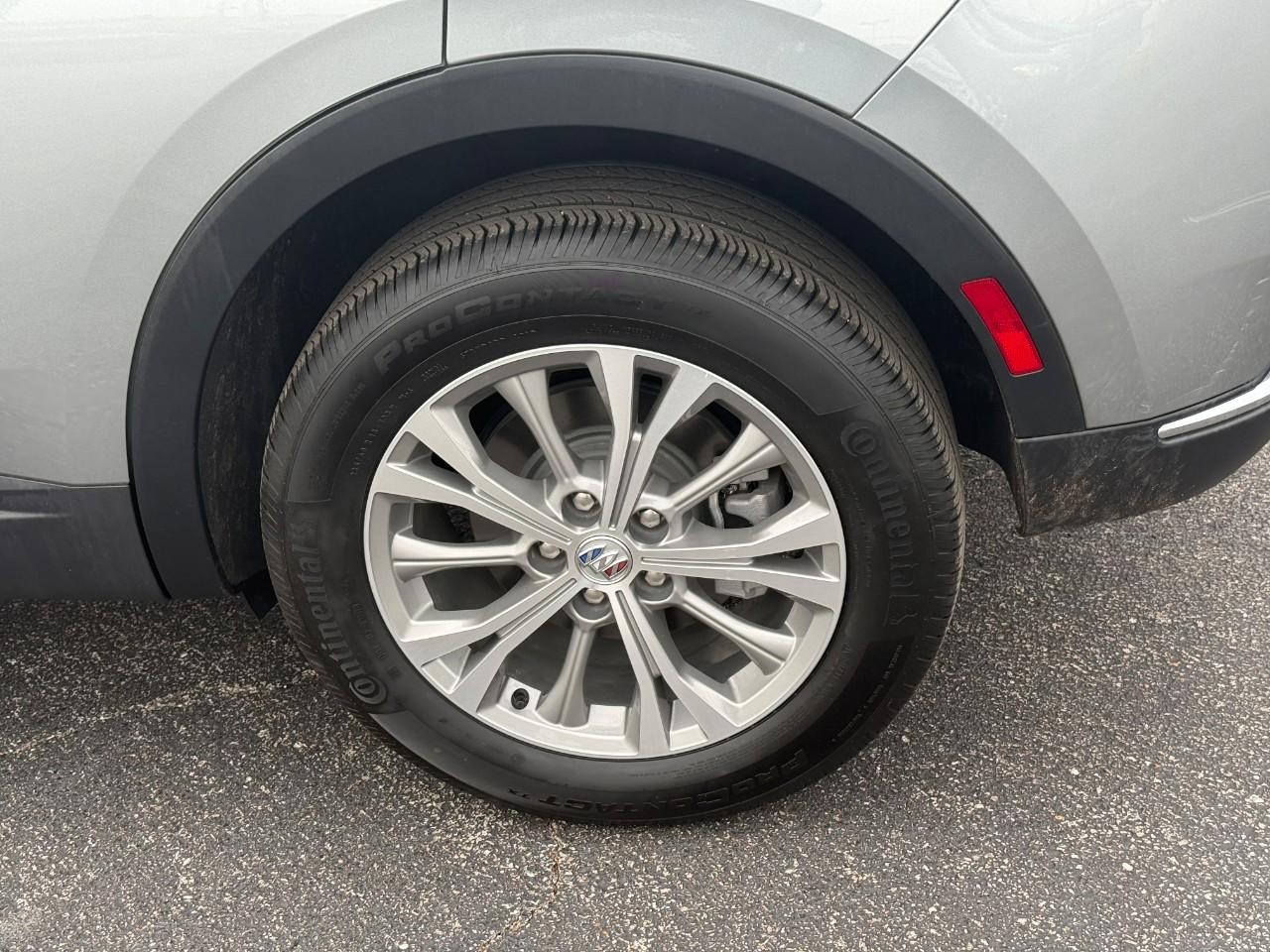 Buick Envision Vehicle Full-screen Gallery Image 06