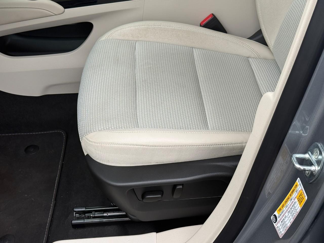 Buick Envision Vehicle Full-screen Gallery Image 16