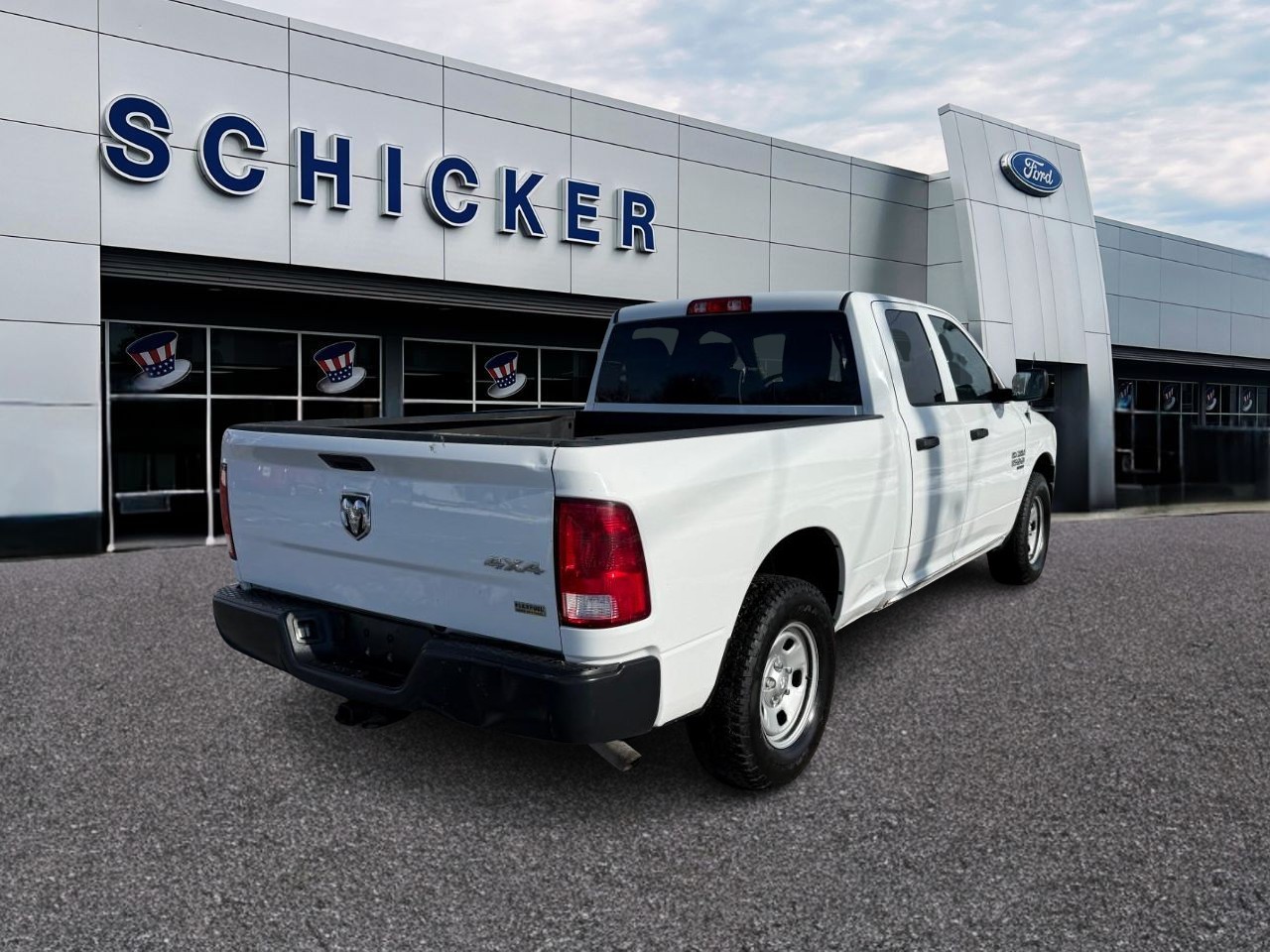 Ram 1500 Classic Vehicle Full-screen Gallery Image 02