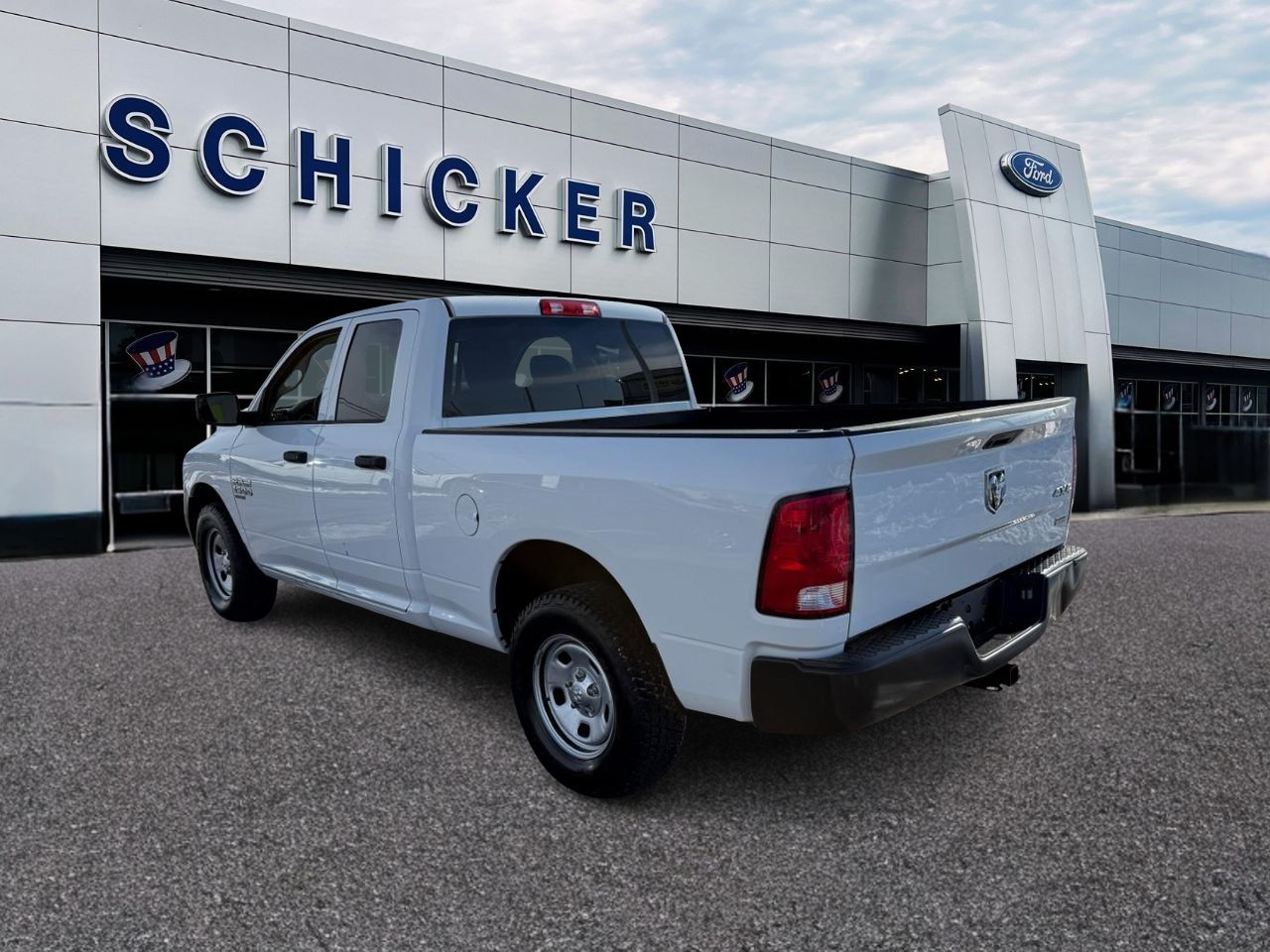 Ram 1500 Classic Vehicle Full-screen Gallery Image 03