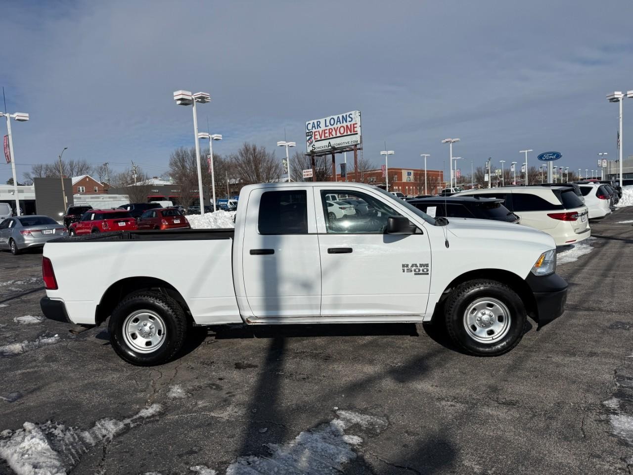 Ram 1500 Classic Vehicle Full-screen Gallery Image 05