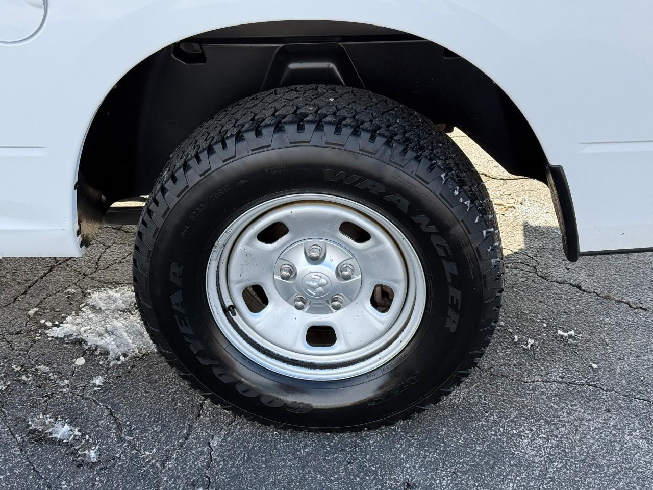 Ram 1500 Classic Vehicle Full-screen Gallery Image 06