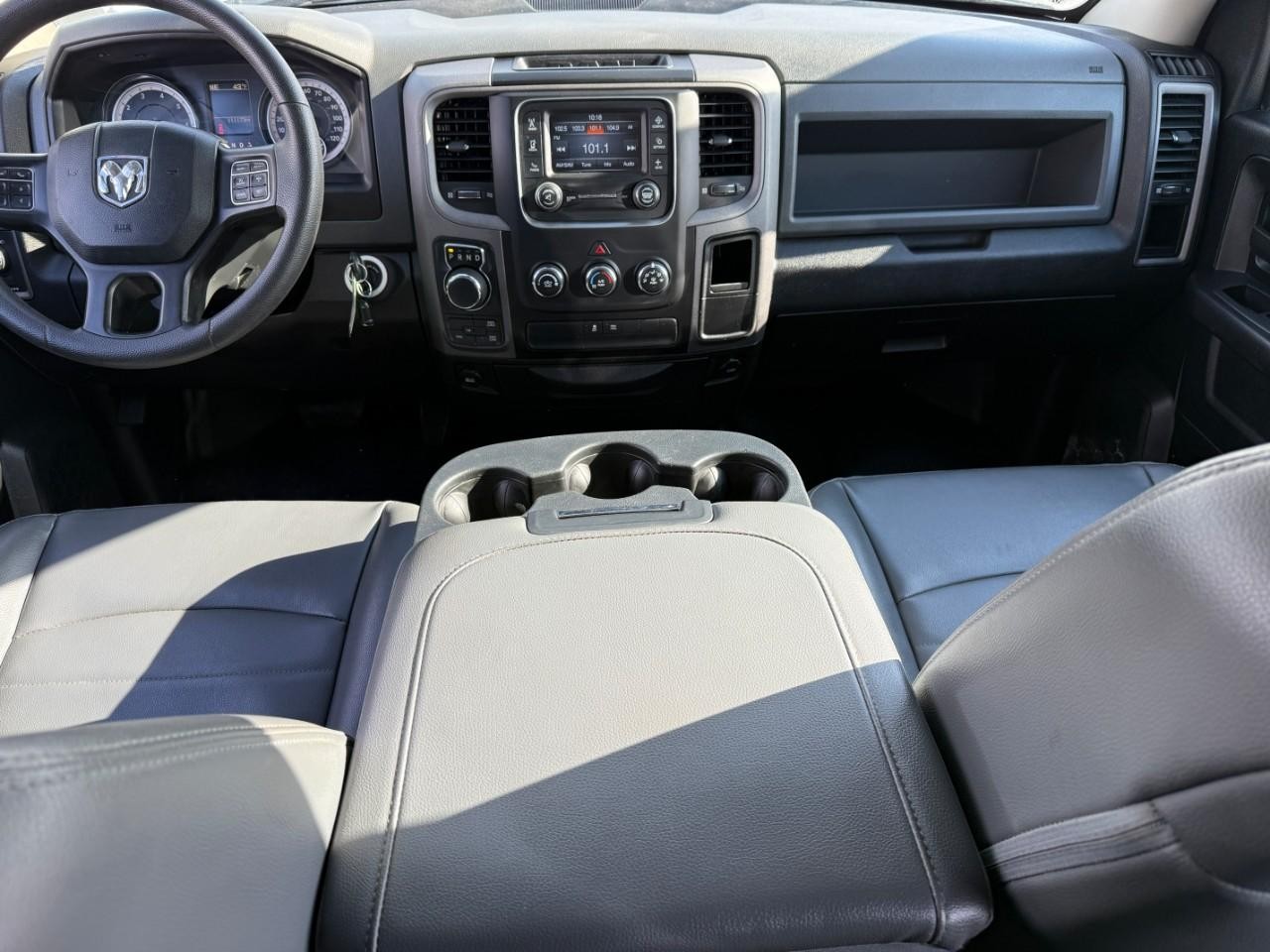Ram 1500 Classic Vehicle Full-screen Gallery Image 11