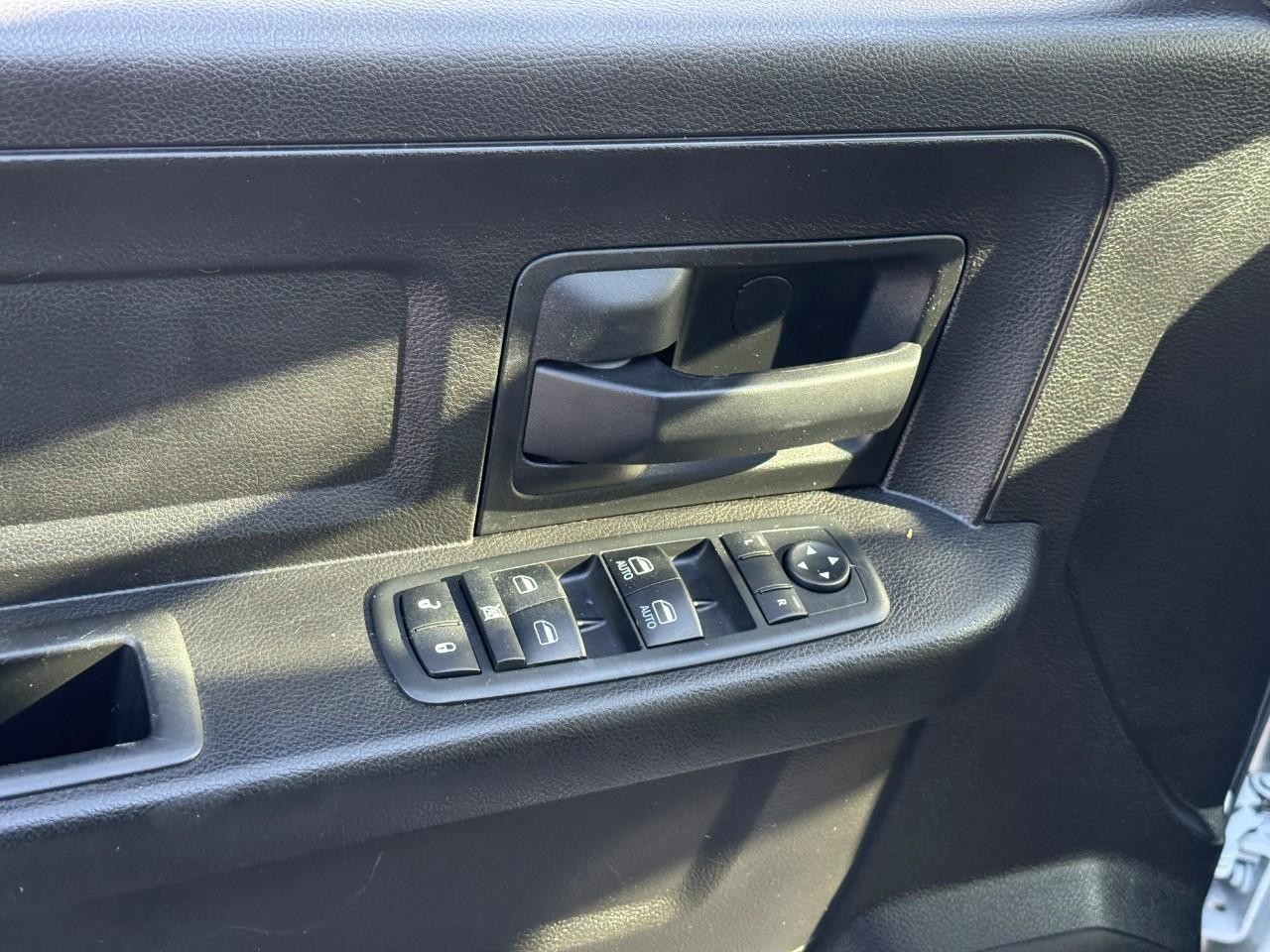 Ram 1500 Classic Vehicle Full-screen Gallery Image 15