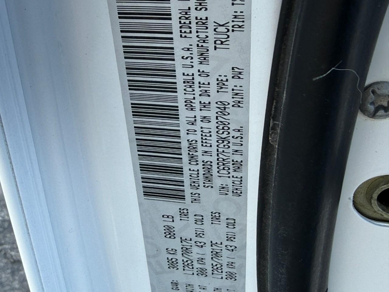 Ram 1500 Classic Vehicle Full-screen Gallery Image 23