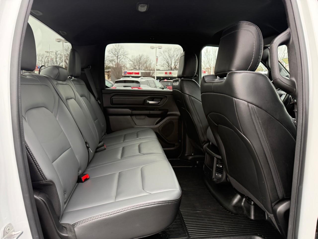 Ram 1500 Vehicle Full-screen Gallery Image 10