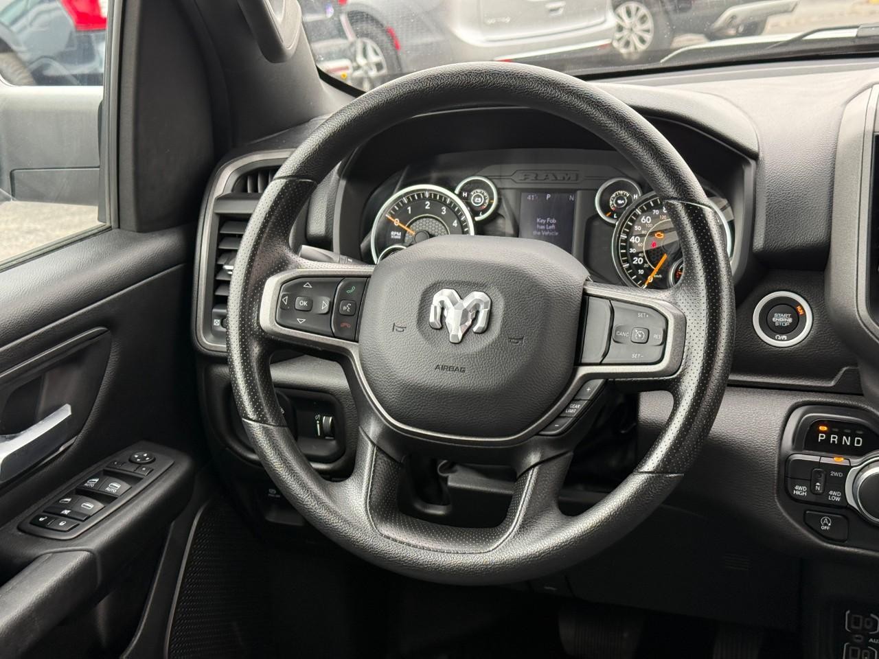 Ram 1500 Vehicle Full-screen Gallery Image 12